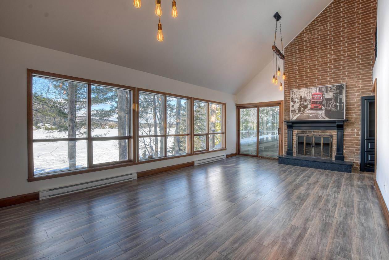 Maison entièrement rénovée au bord du Lac Noir à StJeandeMatha