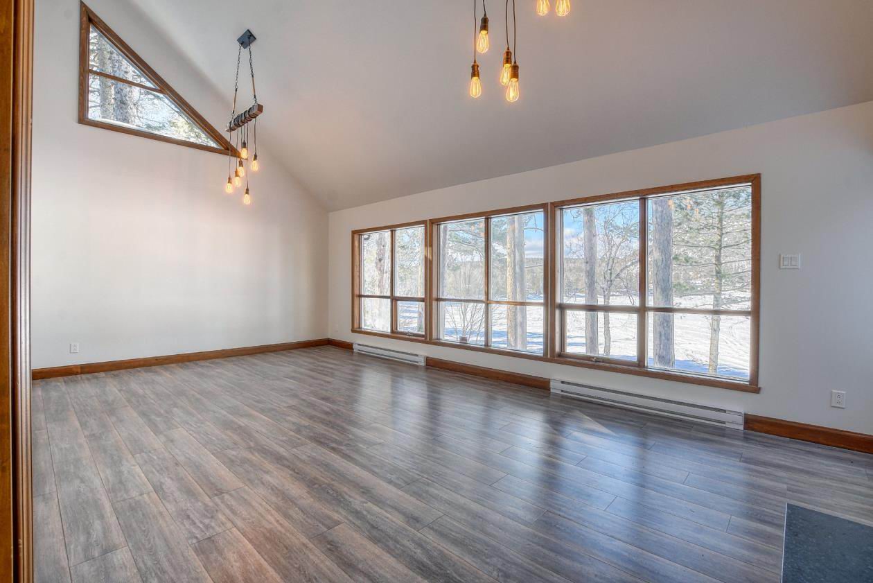 Maison entièrement rénovée au bord du Lac Noir à StJeandeMatha