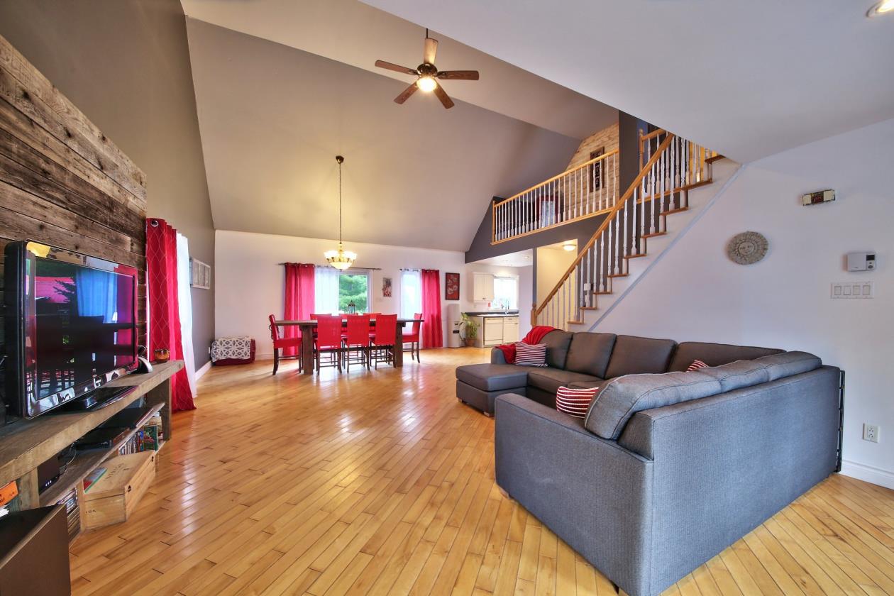 Fermette équestre avec intergénération côteàcôte SaintLin Montreal