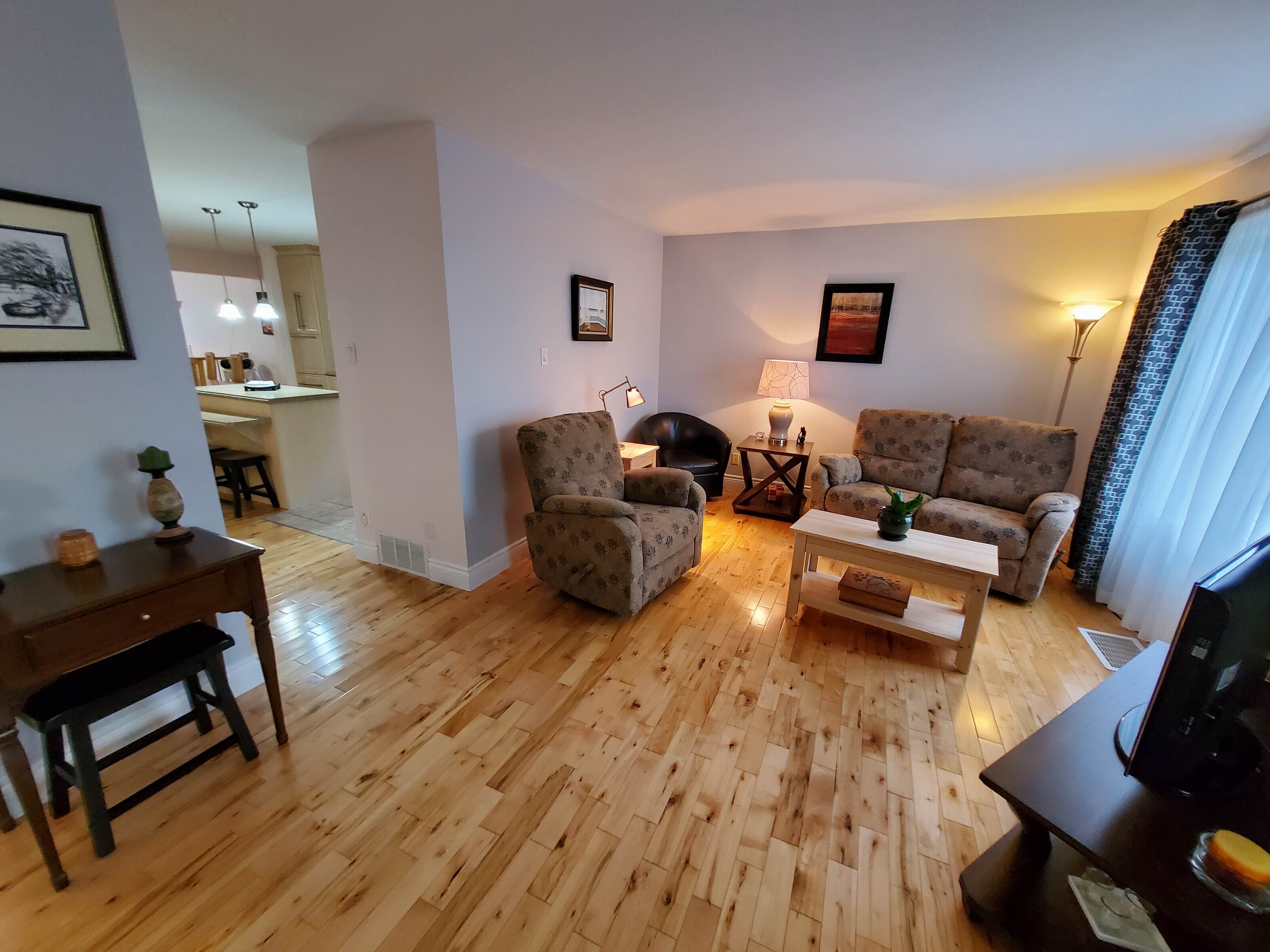 Grande maison avec revenus style quadruplex à BoisFranc Montreal