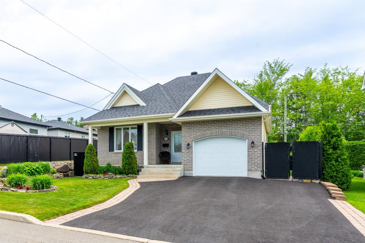 Spacieux bungalow proche de la forêt à StAntoine StJérôme Montreal