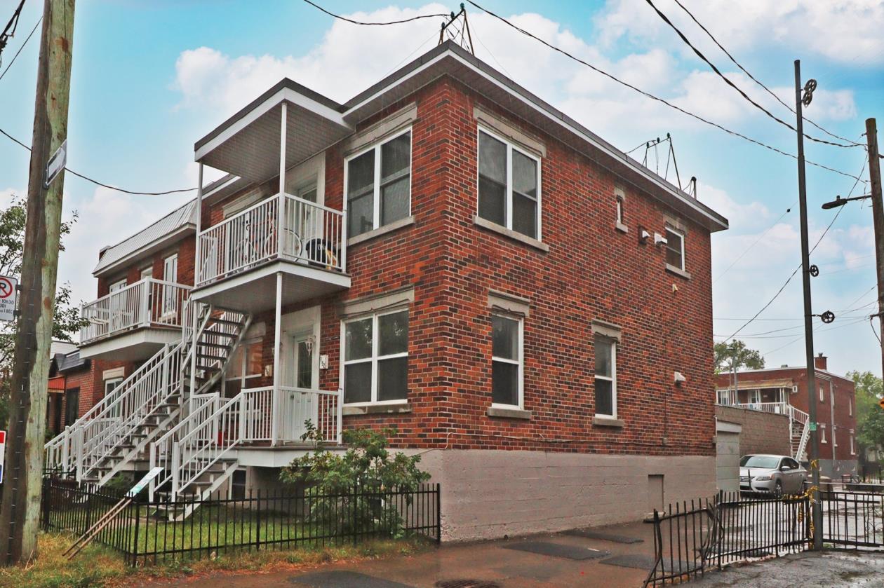 Triplex rénové avec garage, proche du métro Iberville Montreal/Centre